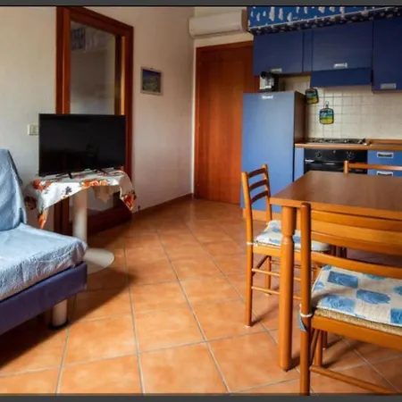 Airport-Blue Pool-Free Check In Shuttle -Air Cond-Wi Fi-Wash Machine-Parking-All Included In Price *