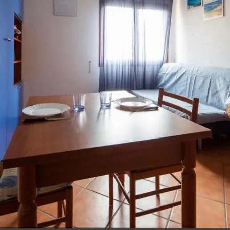 Airport-Blue Pool-Free Check In Shuttle -Air Cond-Wi Fi-Wash Machine-Parking-All Included In Price *