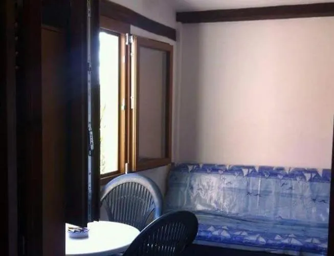 Airport-free Shuttle Night-pool Azzurro Wi Fi Air Cond Wash Machine Parking Included In Price Olbia